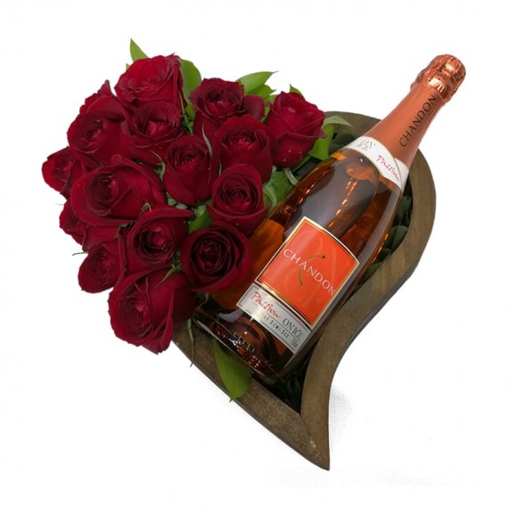 Coração de madeira com Rosas e Champagne Chandon Passion On Ice